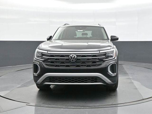 New 2026 Volkswagen Atlas Peak Edition AWD/4WD image 2