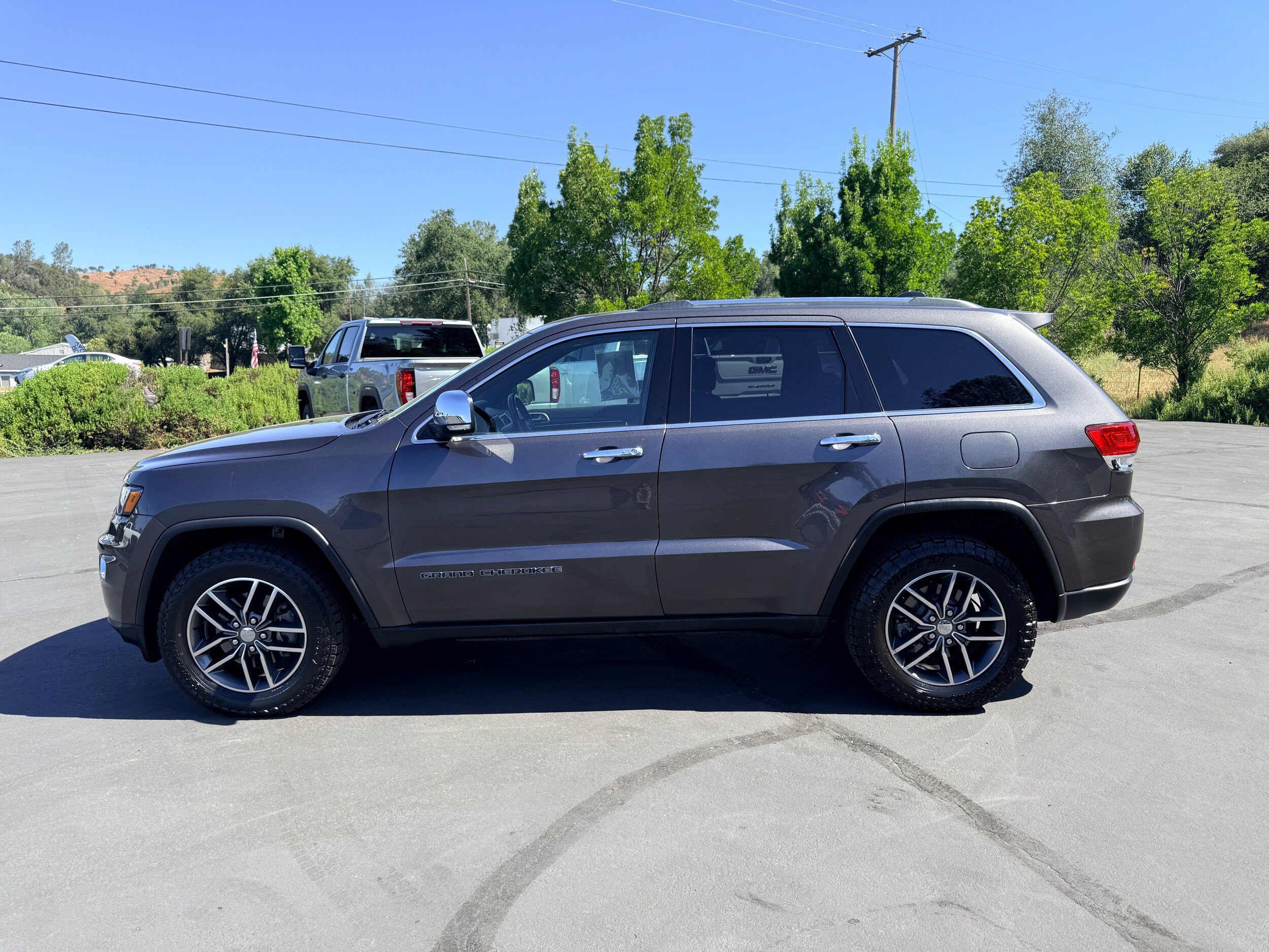 Used 2017 Jeep Grand Cherokee Limited w/ Luxury Group II AWD/4WD image 1