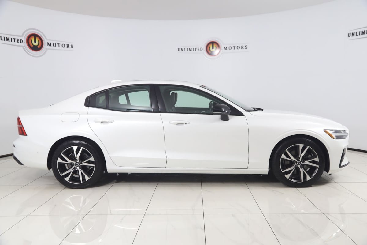 Used 2024 Volvo S60 B5 Plus AWD/4WD image 2