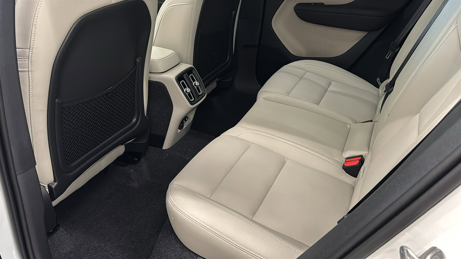 New 2026 Volvo XC40 B5 Plus w/ Protection Package Premier AWD/4WD image 27