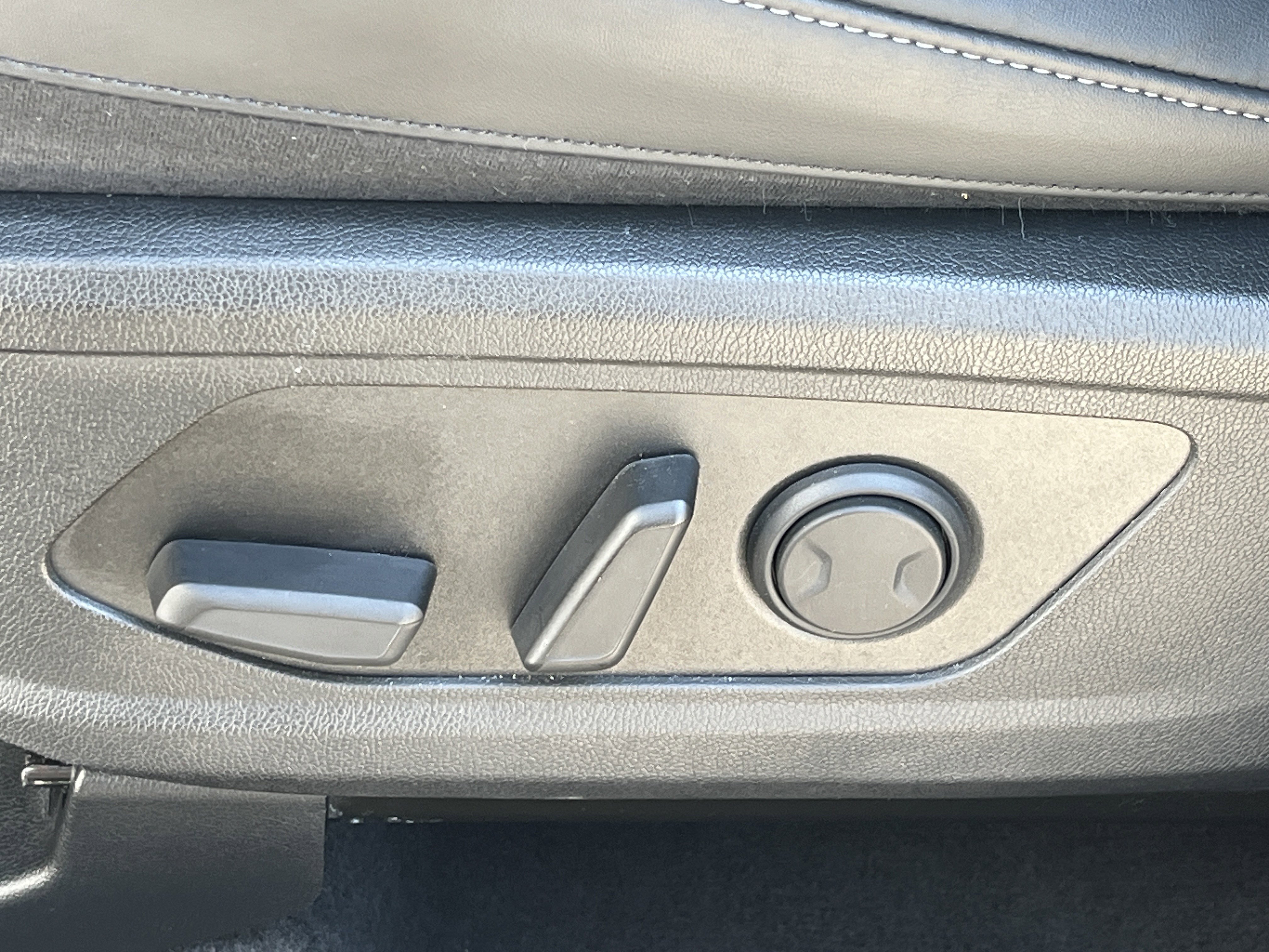 Certified 2025 Kia Sorento S w/ Panoramic Sunroof Package image 19