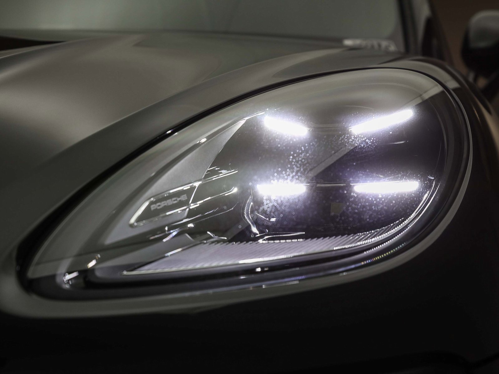 Used 2025 Porsche Macan image 12