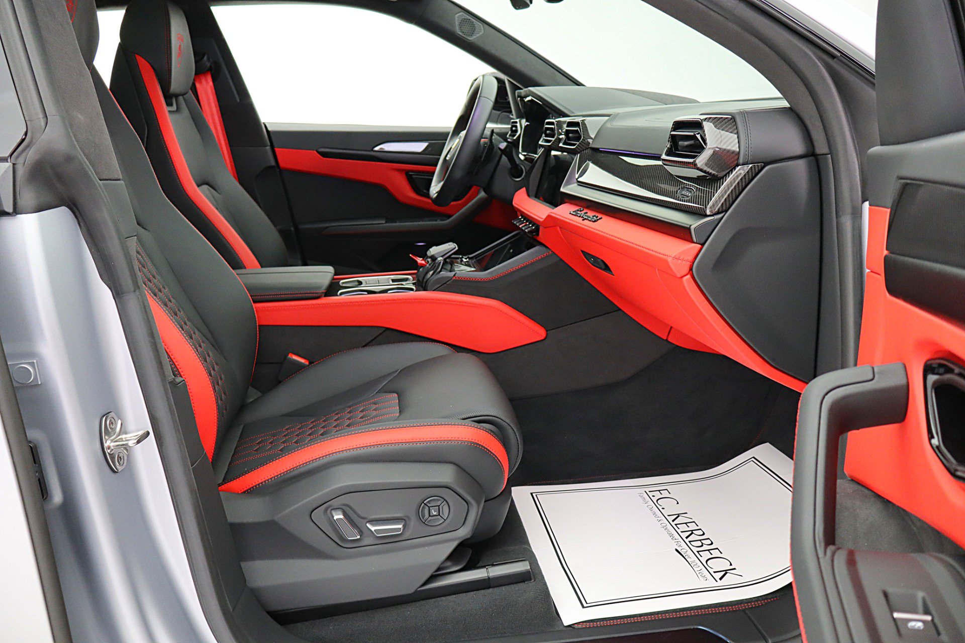 Used 2025 Lamborghini Urus S AWD/4WD image 28