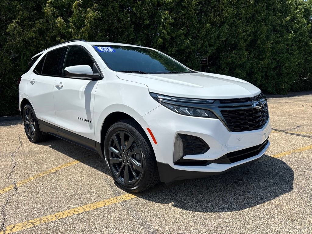 Used 2023 Chevrolet Equinox RS w/ LPO, Floor Liner Package FWD image 1