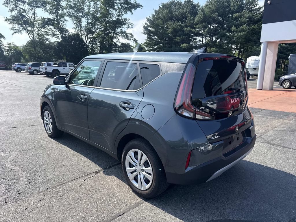 Used 2025 Kia Soul LX FWD image 3