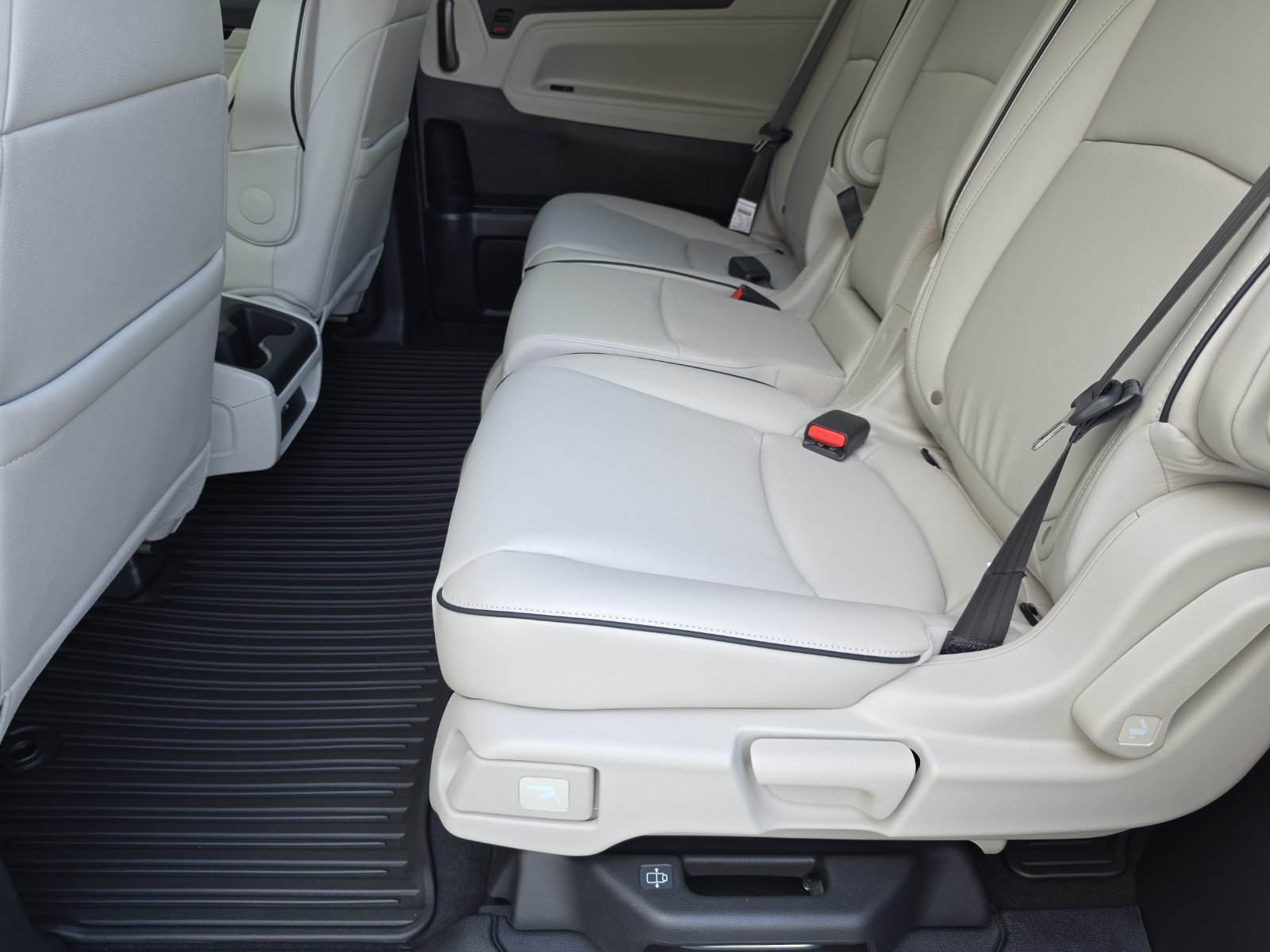 New 2027 Honda Odyssey Touring image 12
