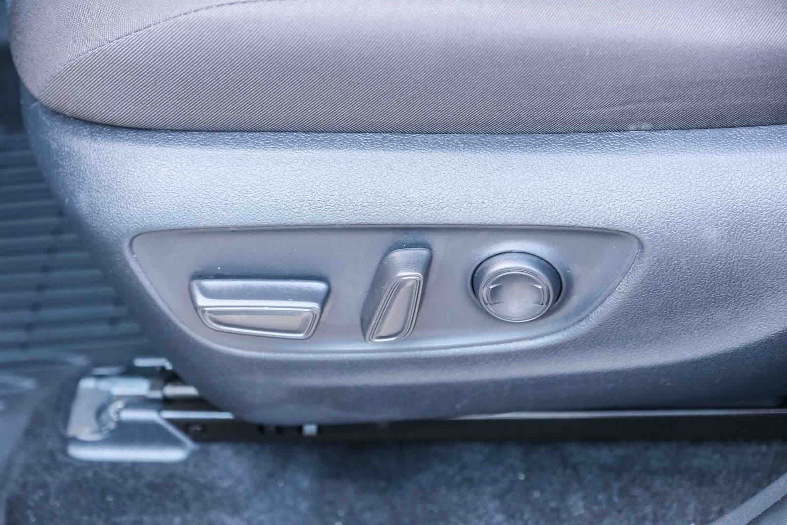 Certified 2025 Toyota RAV4 XLE FWD image 24