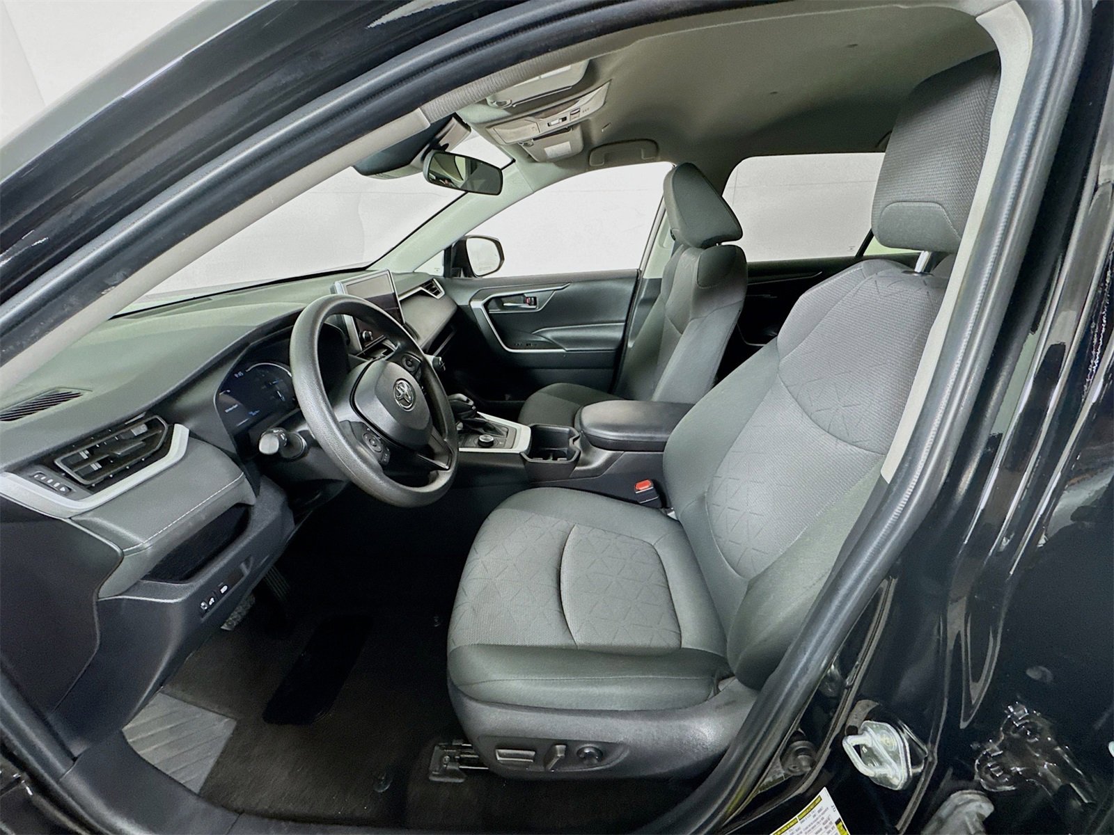 Used 2024 Toyota RAV4 XLE image 17