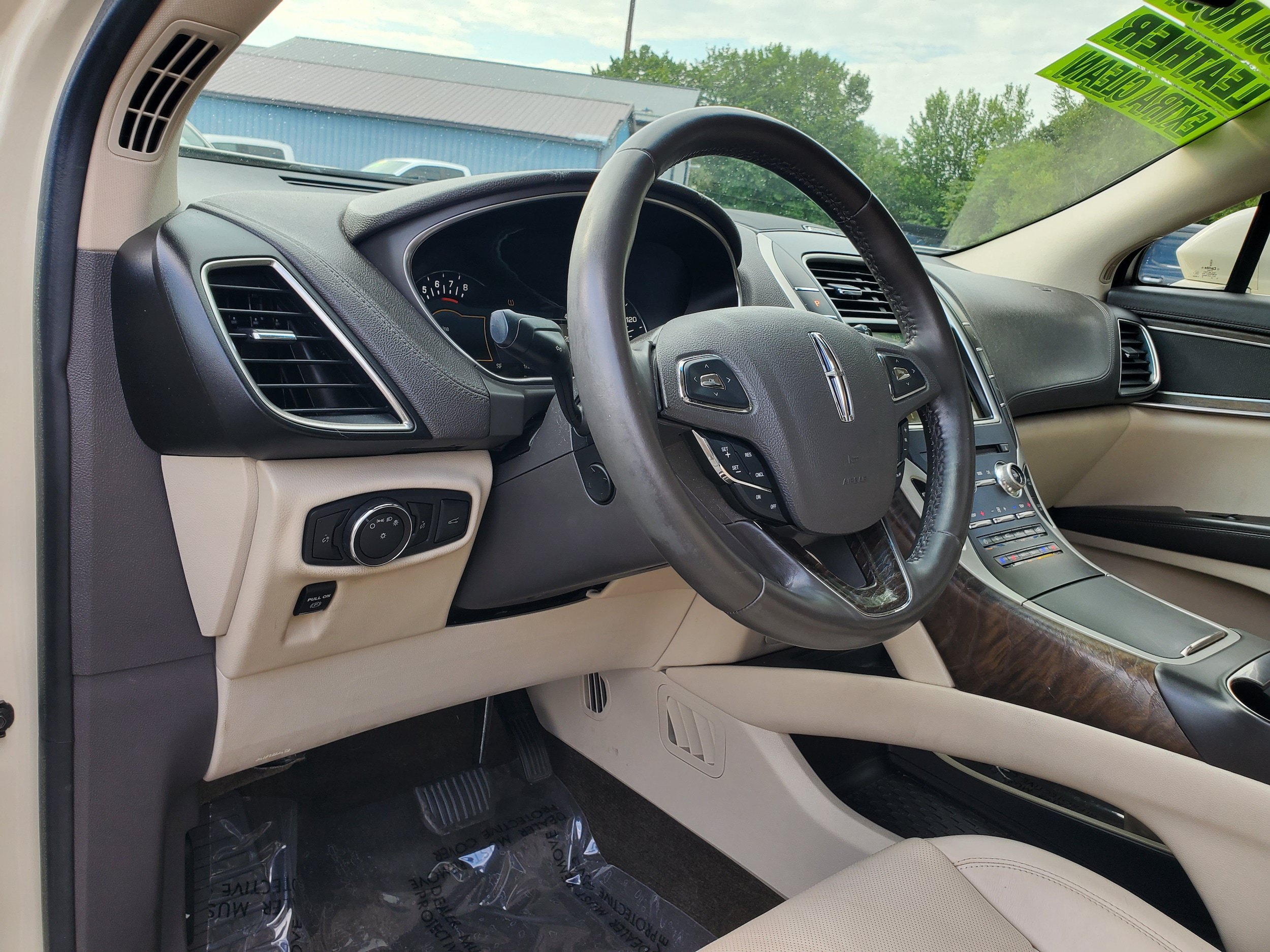 Used 2016 Lincoln MKX Reserve w/ Technology Package FWD image 14