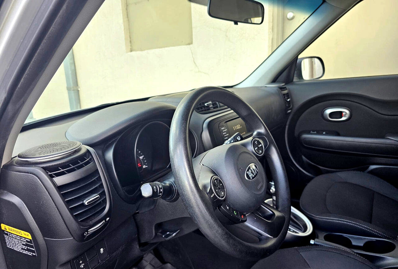 Used 2018 Kia Soul ! image 21