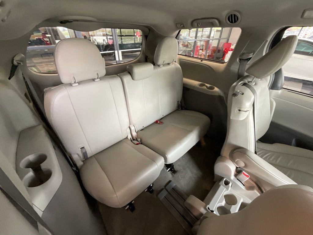 Used 2012 Toyota Sienna XLE image 20