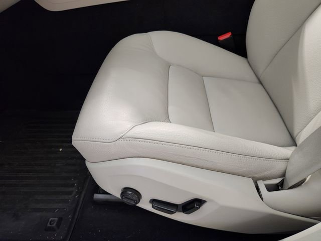 Used 2025 Volvo XC60 T8 Plus w/ Protection Package Premier image 24