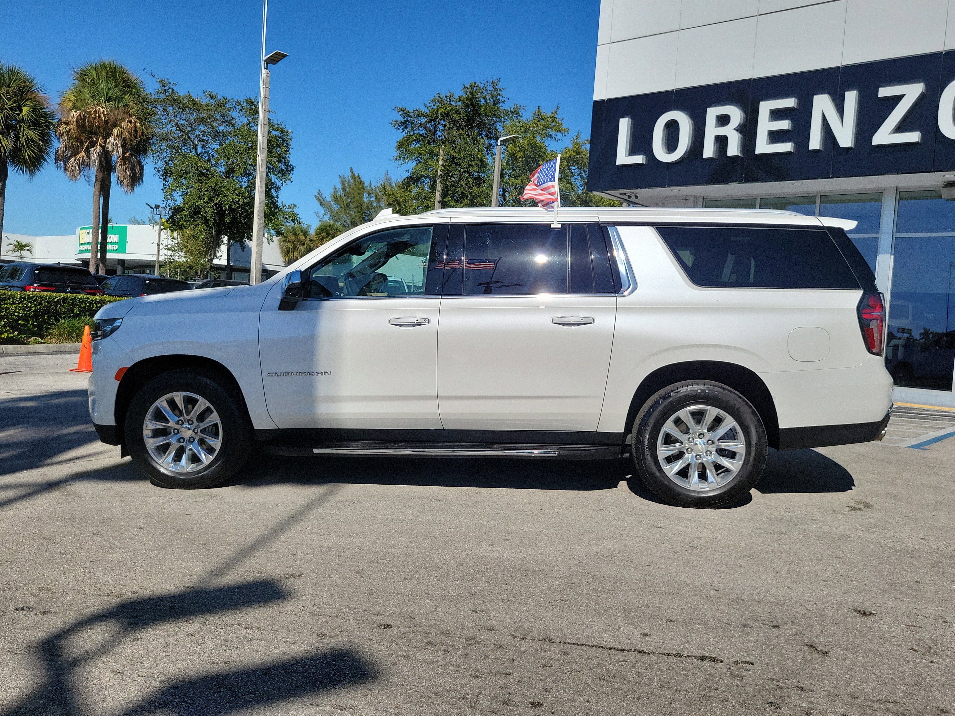 Used 2024 Chevrolet Suburban Premier w/ Premium Package image 8