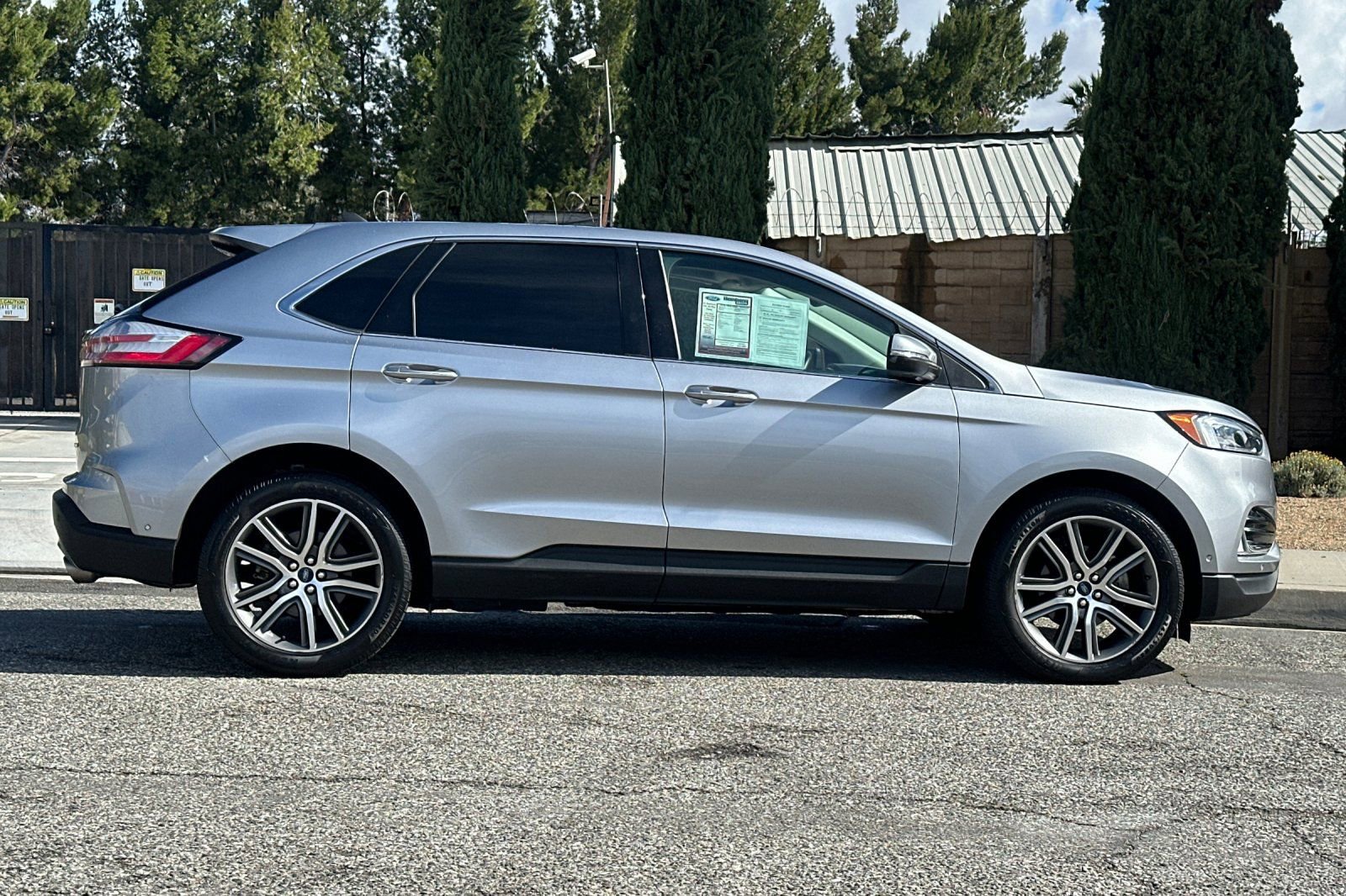Used 2020 Ford Edge Titanium w/ Equipment Group 301A FWD image 3
