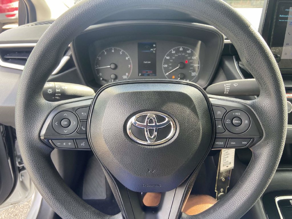 Used 2025 Toyota Corolla LE FWD image 32