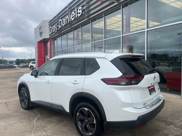 Used 2024 Nissan Rogue SV w/ SV Premium Package FWD image 2