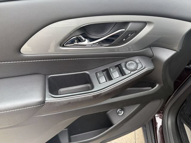 Used 2022 Chevrolet Traverse LT FWD image 15
