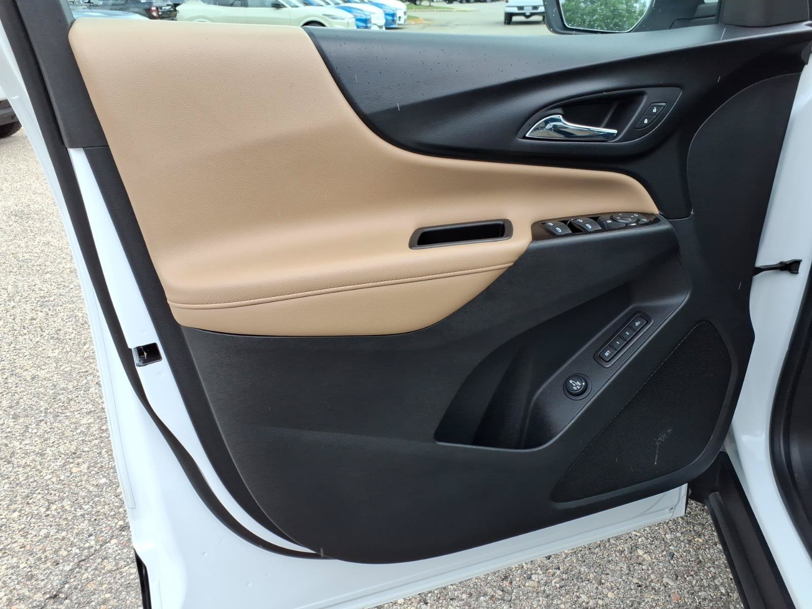 Used 2022 Chevrolet Equinox Premier AWD/4WD image 16