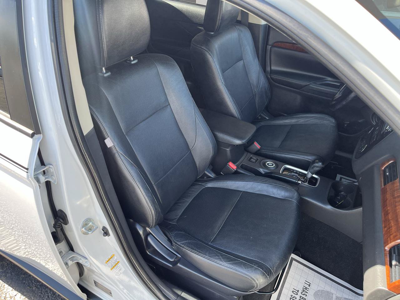 Used 2015 Mitsubishi Outlander SE AWD/4WD image 29