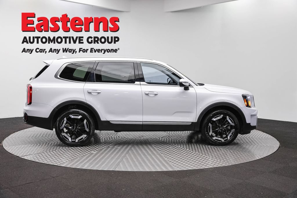 Used 2025 Kia Telluride S FWD image 4