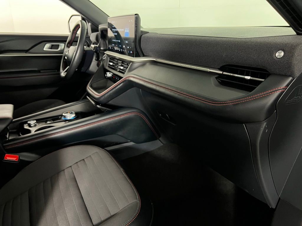 Used 2025 Ford Explorer ST-Line w/ ST-Line Street Pack image 33