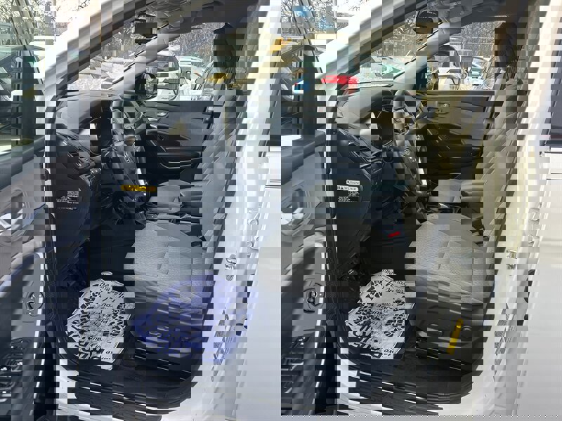 Used 2016 Hyundai Santa Fe SE image 9