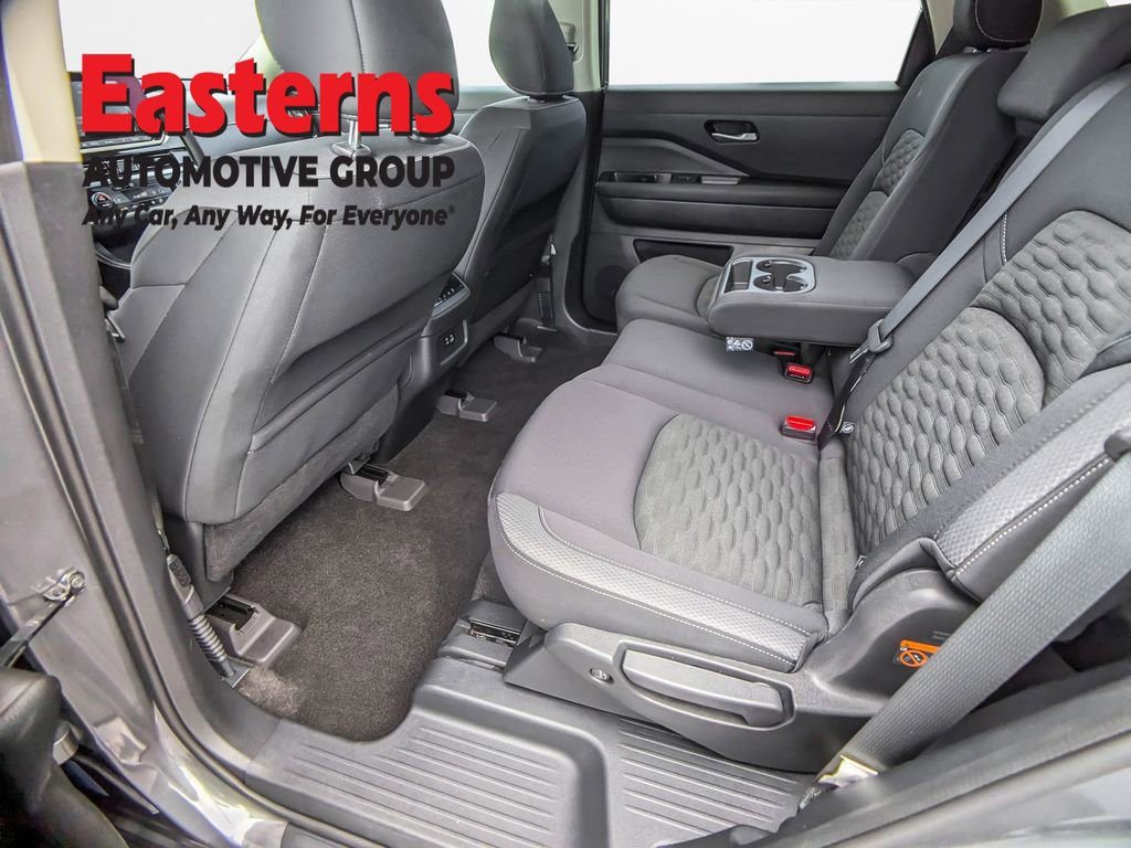 Used 2022 Nissan Pathfinder SV AWD/4WD image 19