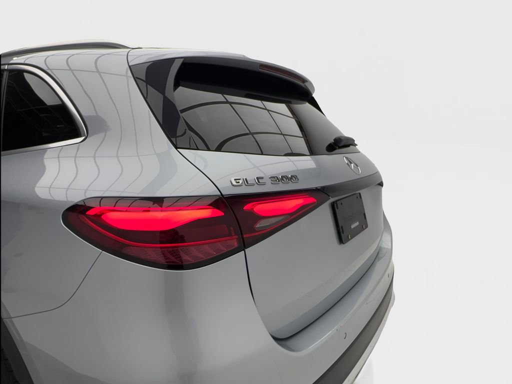 Used 2024 Mercedes-Benz GLC 300 4MATIC image 9