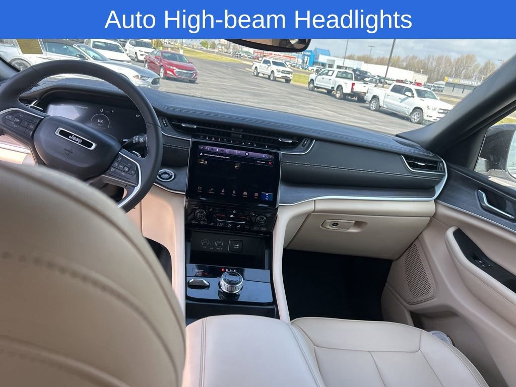 Used 2024 Jeep Grand Cherokee Limited w/ Black Appearance Package image 12