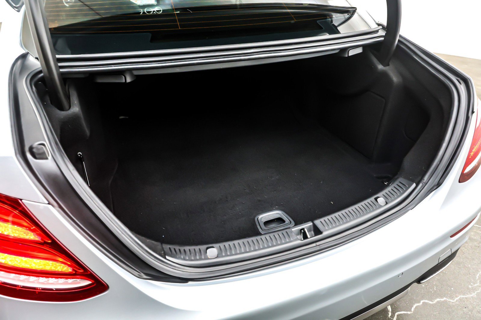 Used 2017 Mercedes-Benz E 300 image 23