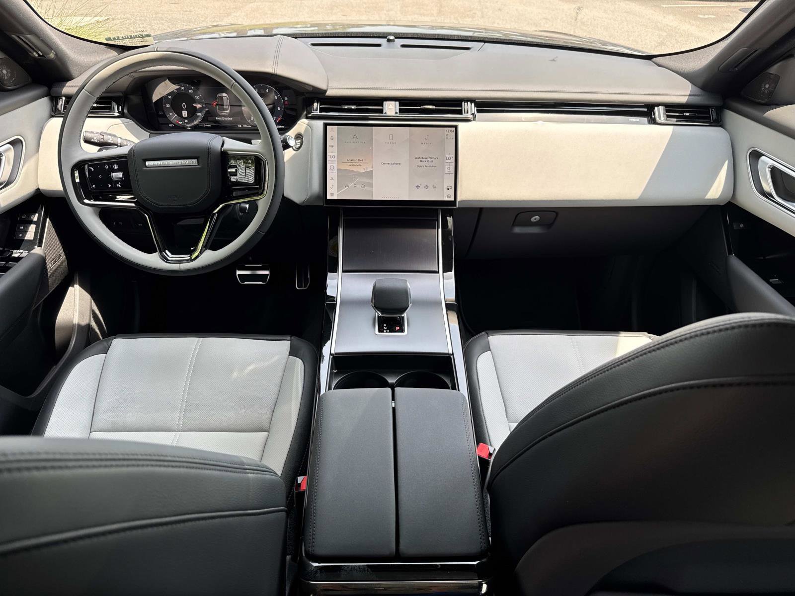 New 2026 Land Rover Range Rover Velar Dynamic SE image 16