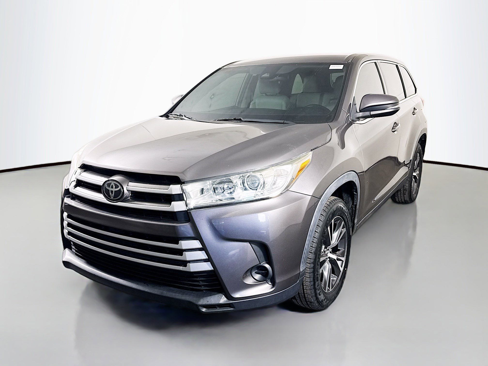 Used 2019 Toyota Highlander LE image 4