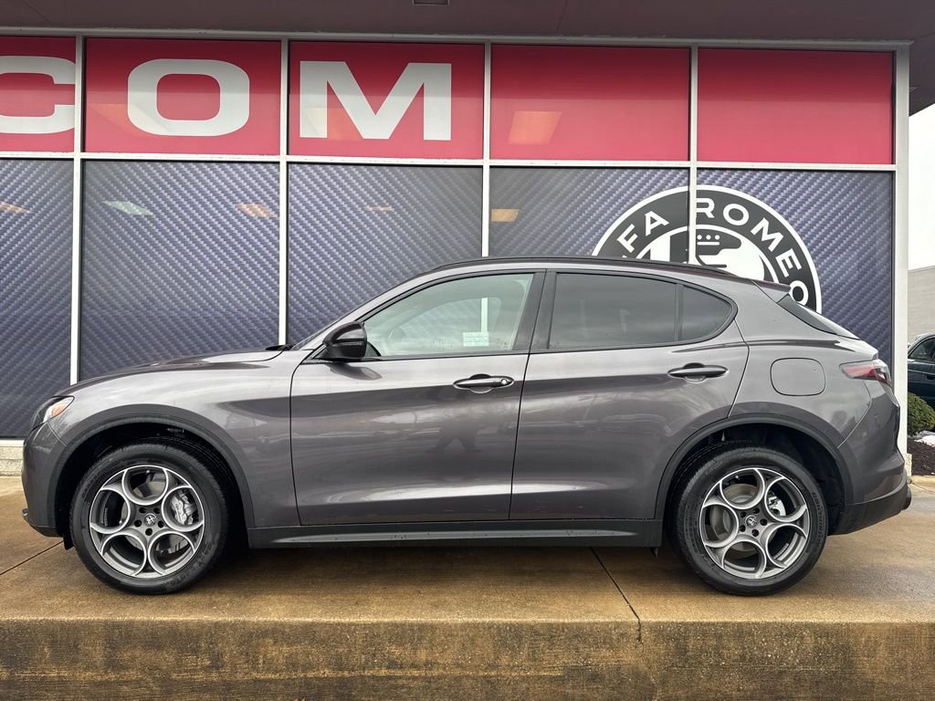 New 2026 Alfa Romeo Stelvio Sprint AWD/4WD image 9