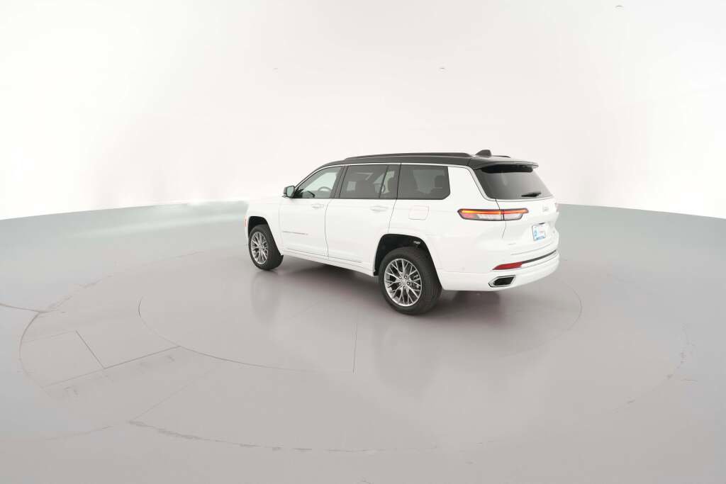 New 2025 Jeep Grand Cherokee L Summit w/ Luxury Tech Group V image 8