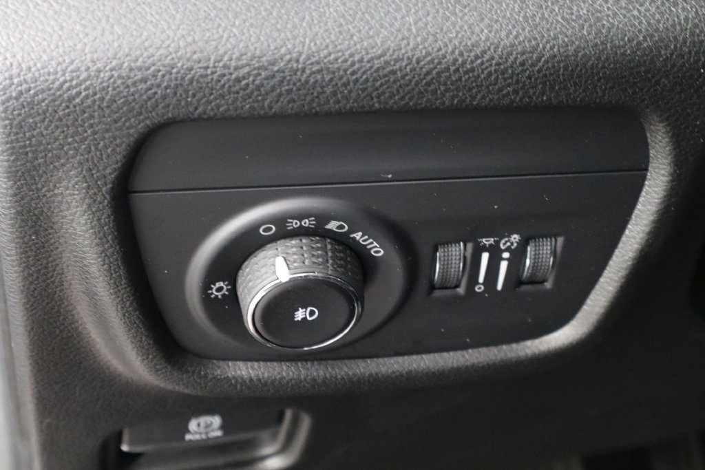 Used 2023 Jeep Grand Cherokee Limited AWD/4WD image 22