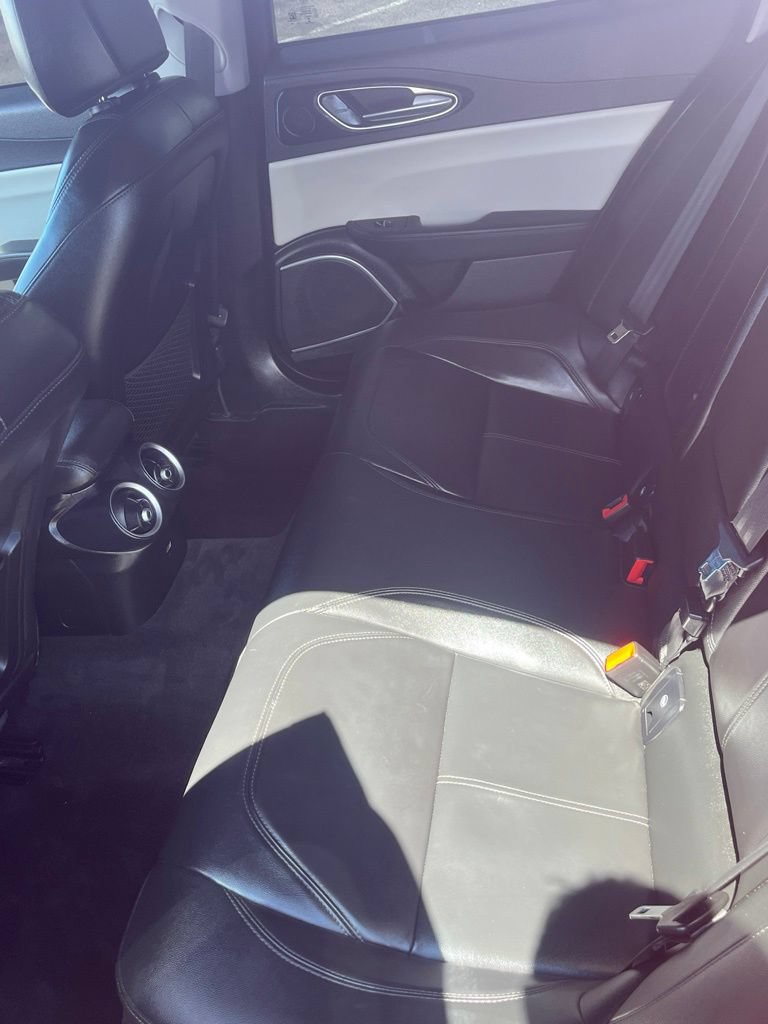 Used 2020 Alfa Romeo Giulia RWD image 9