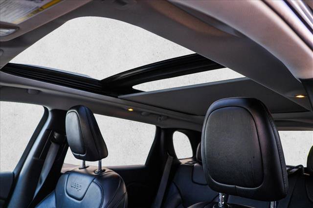 Used 2019 Jeep Cherokee Limited image 11