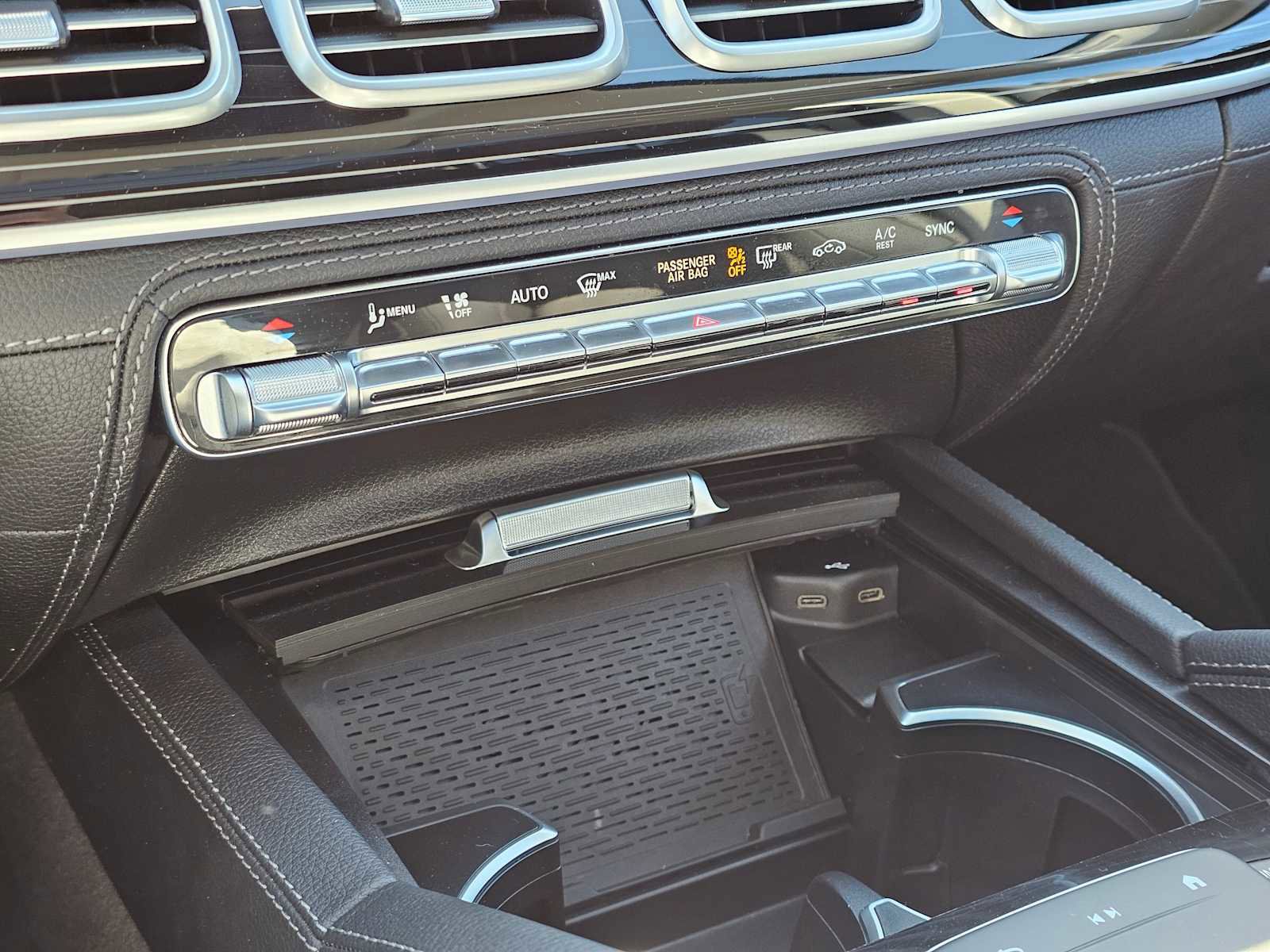 Used 2024 Mercedes-Benz GLS 580 4MATIC image 31