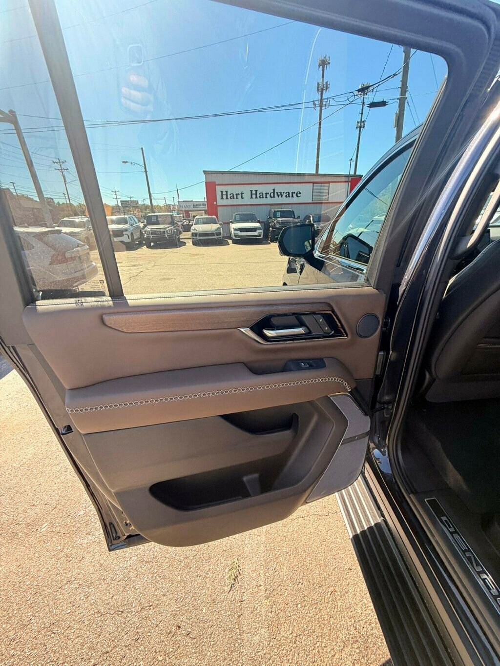 Used 2025 GMC Yukon XL Denali Ultimate image 17