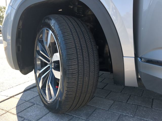 Certified 2022 Volkswagen Atlas Cross Sport SEL Premium R-Line AWD/4WD image 38