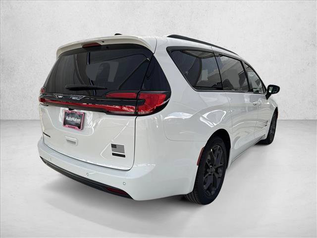 New 2027 Chrysler Pacifica Select FWD image 5