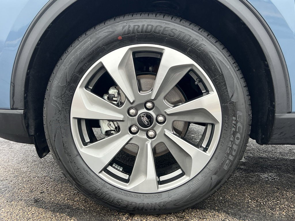 Used 2025 Ford Escape Platinum image 9