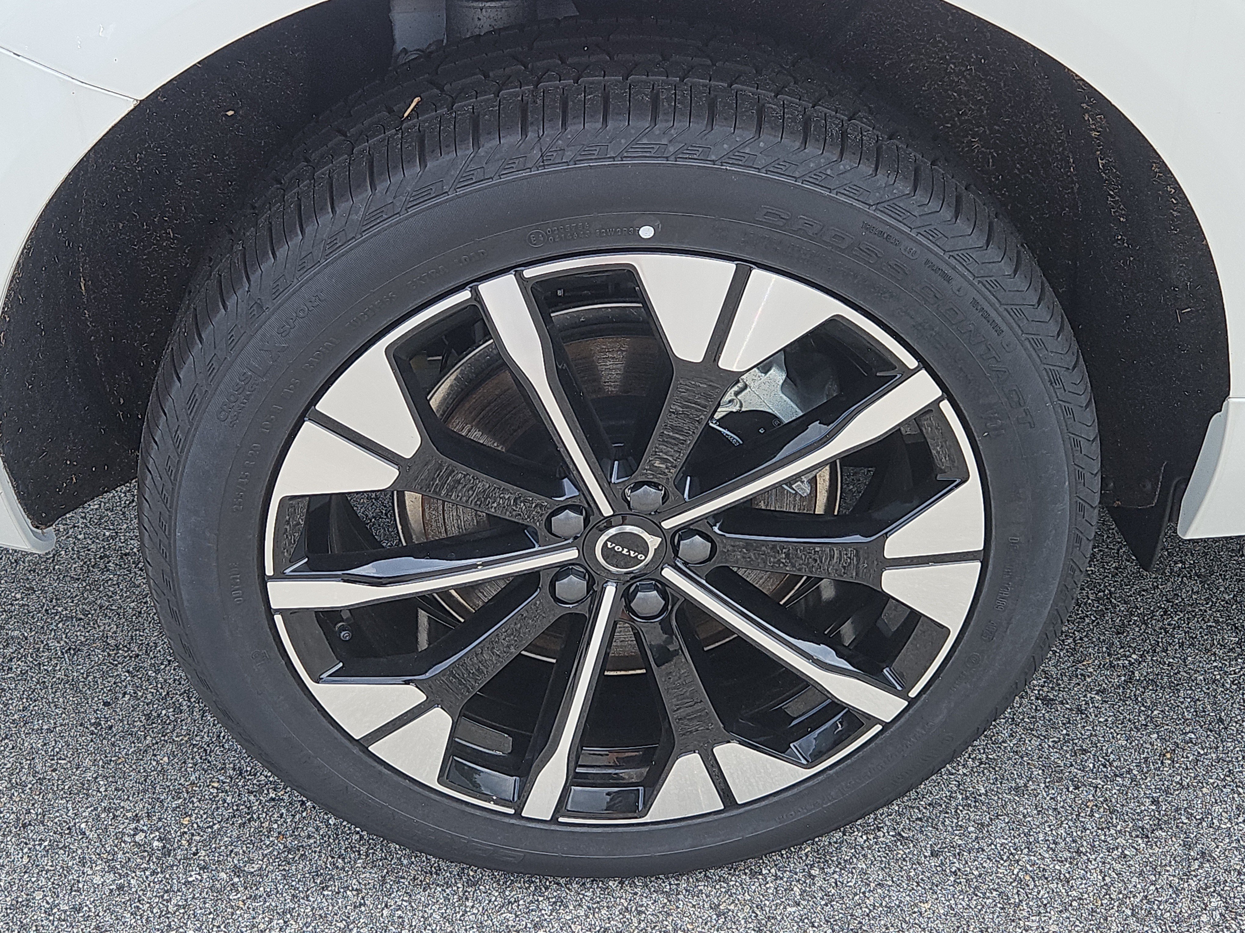 New 2026 Volvo XC60 T8 Plus w/ Protection Package Premier AWD/4WD image 19