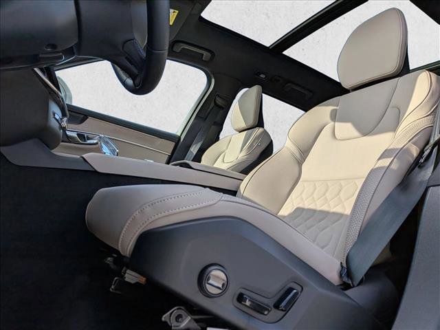 New 2026 Volvo XC90 T8 Plus w/ Protection Package Premier image 4