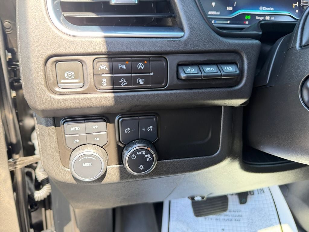 Used 2023 Chevrolet Tahoe High Country w/ Premium Package 2 AWD/4WD image 19