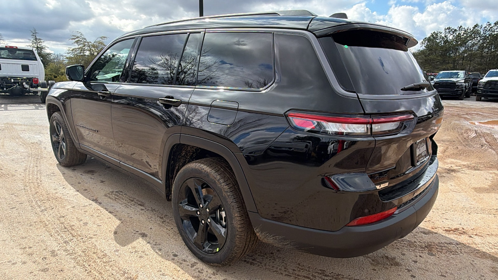 New 2026 Jeep Grand Cherokee L Limited w/ Limited Altitude Package AWD/4WD image 11