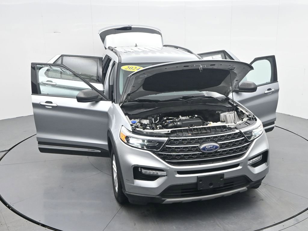 Used 2024 Ford Explorer XLT w/ Equipment Group 202A image 32