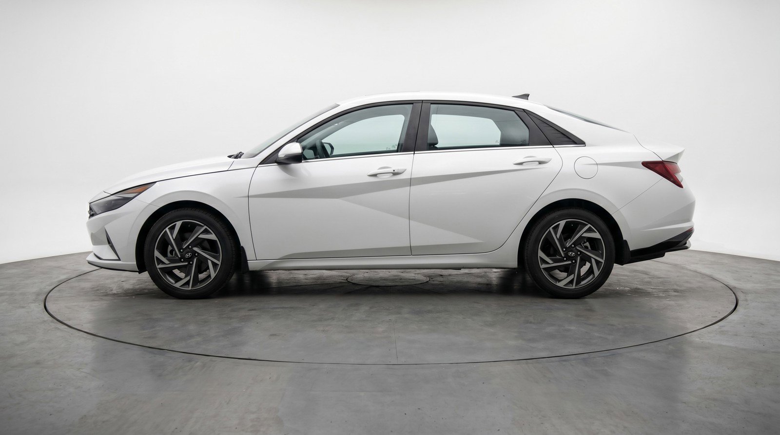 Used 2025 Hyundai Elantra SEL image 5