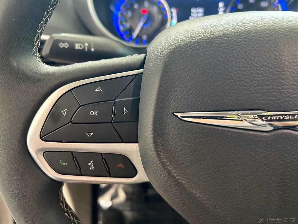 Used 2024 Chrysler Pacifica Touring-L FWD image 44