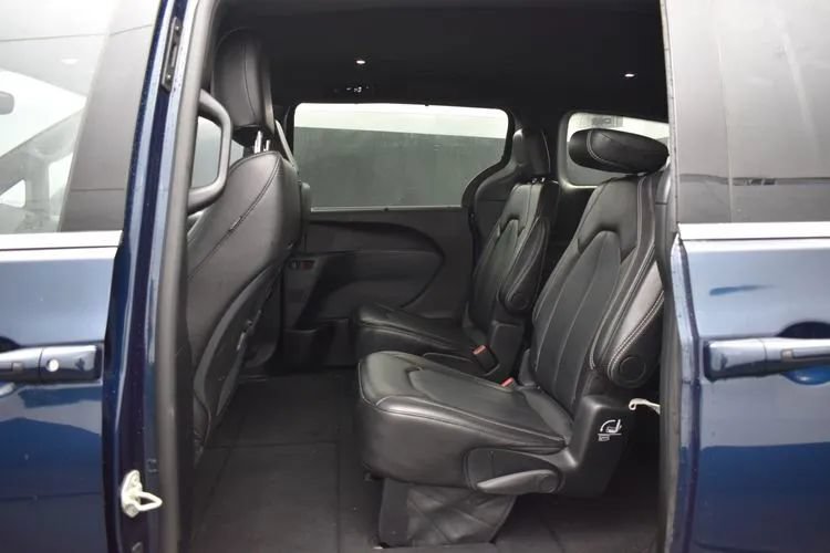 Used 2025 Chrysler Pacifica Select FWD image 15